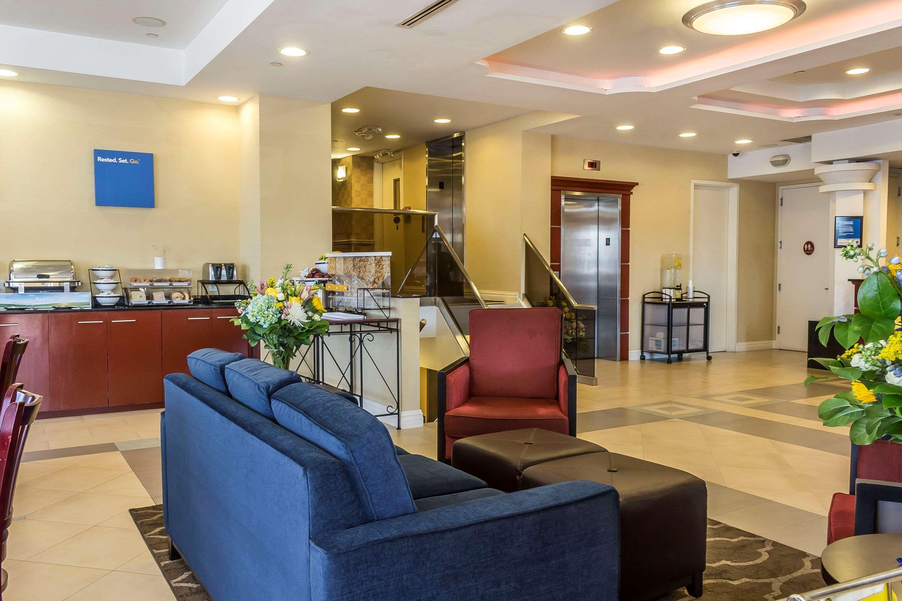 Comfort Inn & Suites Laguardia Airport New York Exterior foto